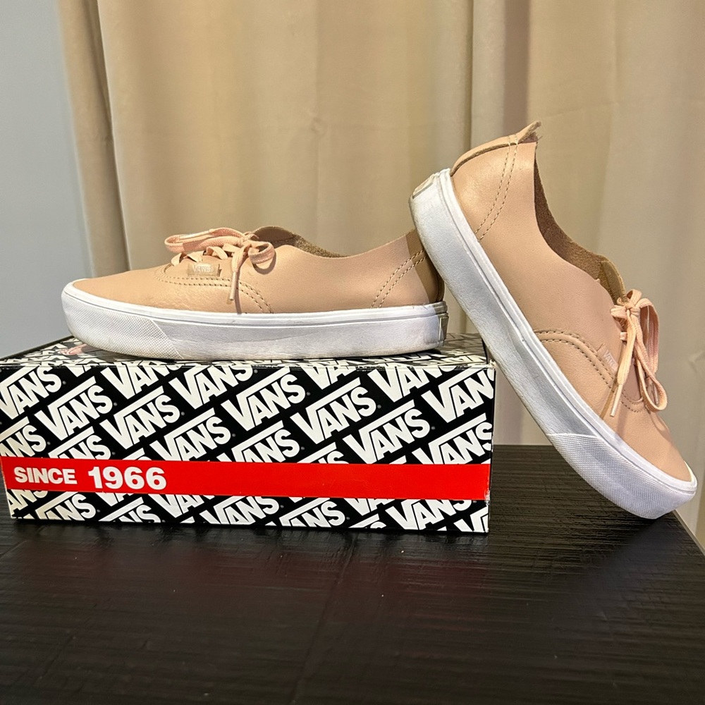 VANS Neutral supple leather